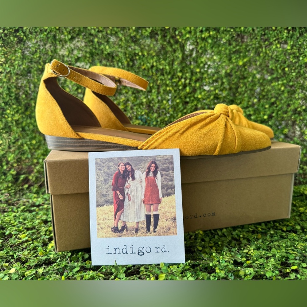 NWT very cute yellow flats, size 7.5